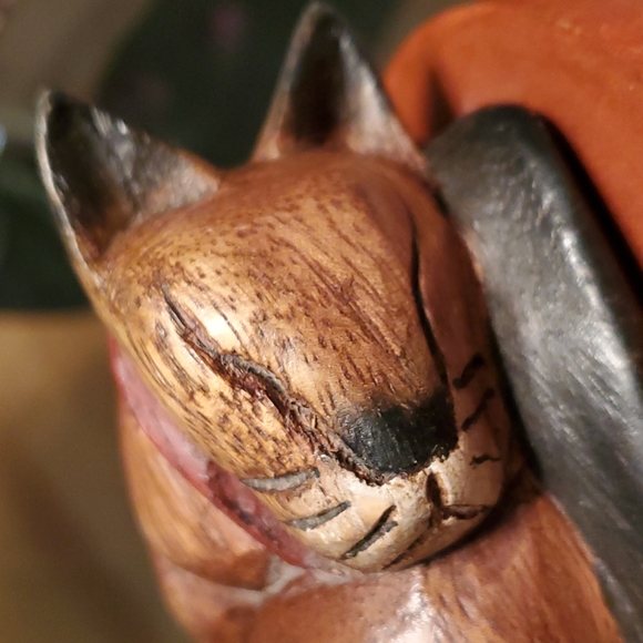 Hand carved wooden sleeping cat box - Picture 11 of 12